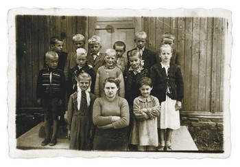 3.  Baraki w miejscu dziejszej remizy nauczycielka Eleonora Bociek